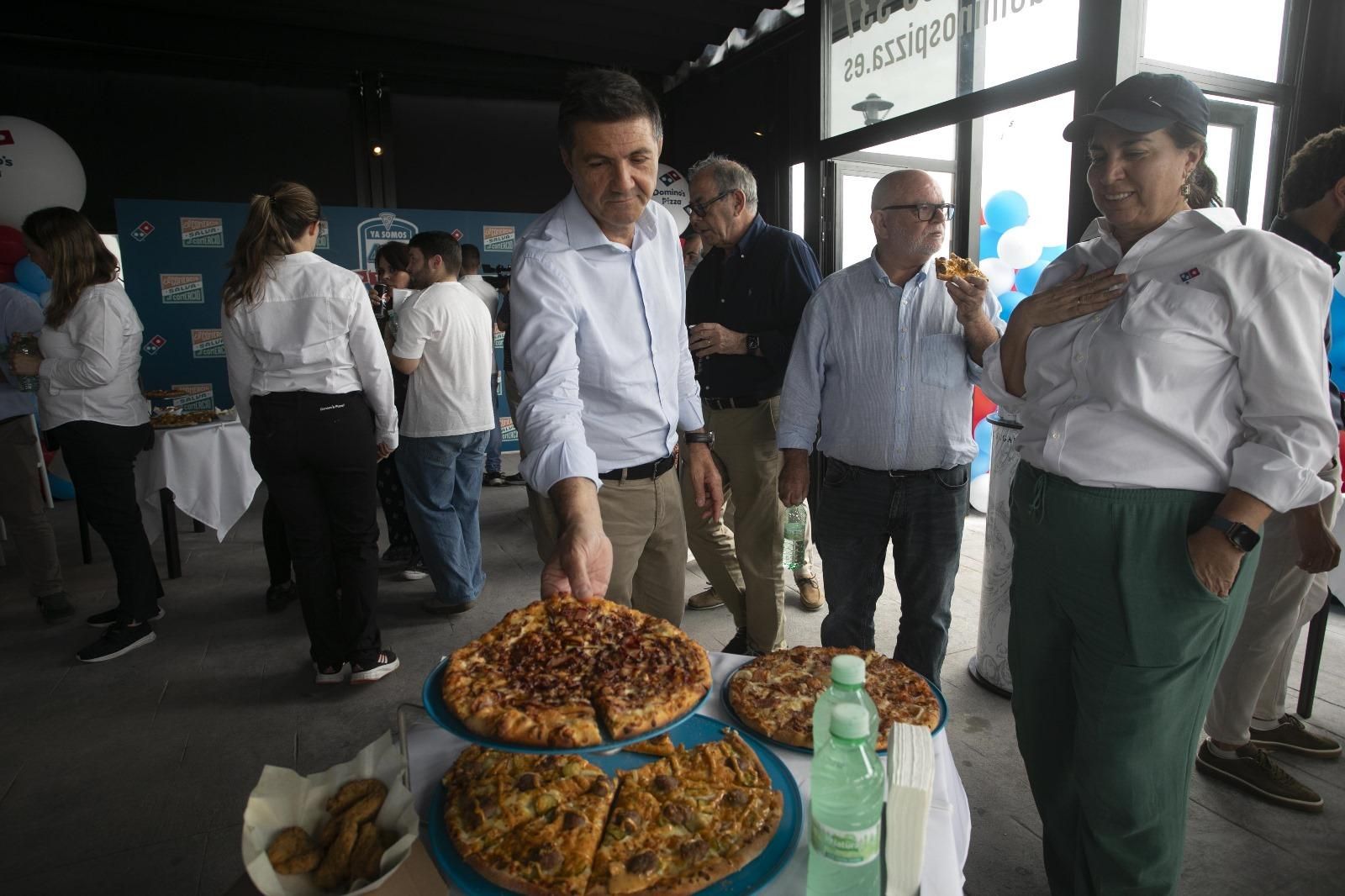 Inauguración de la nueva tiena de Domino's Pizza en València