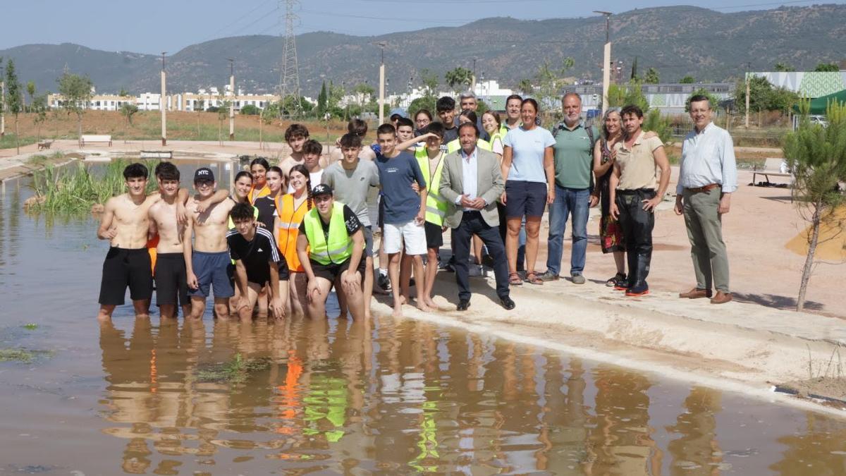 Humedal urbano del parque del Canal, que incluye más de 2.000 ejemplares de flora acuática autóctona.