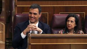 Pedro Sánchez y Margarita Robles, en el Congreso en una imagen de archivo.