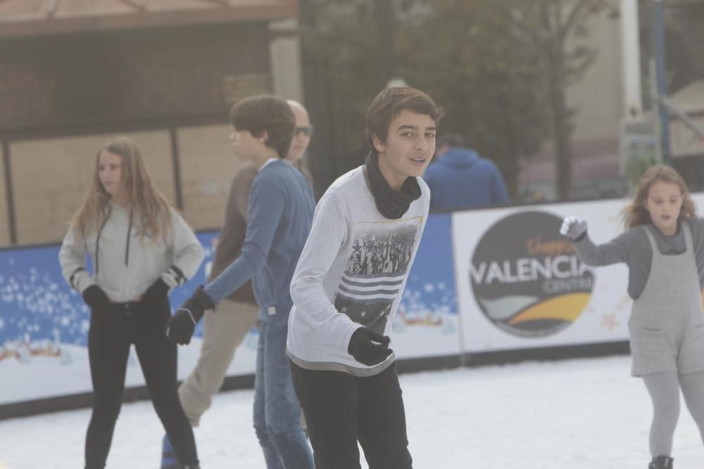 Pista de hielo y tiovivo en la Plaza del Ayuntamiento