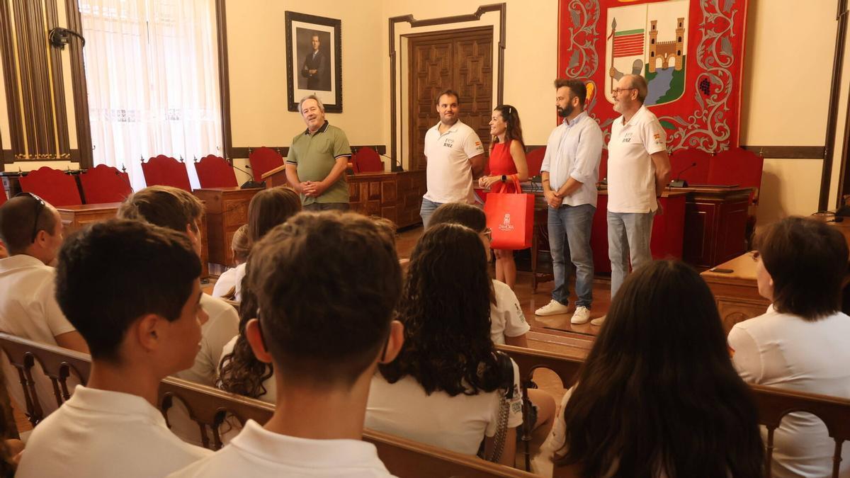 El Ayuntamiento de Zamora recibe a la Banda de Música.