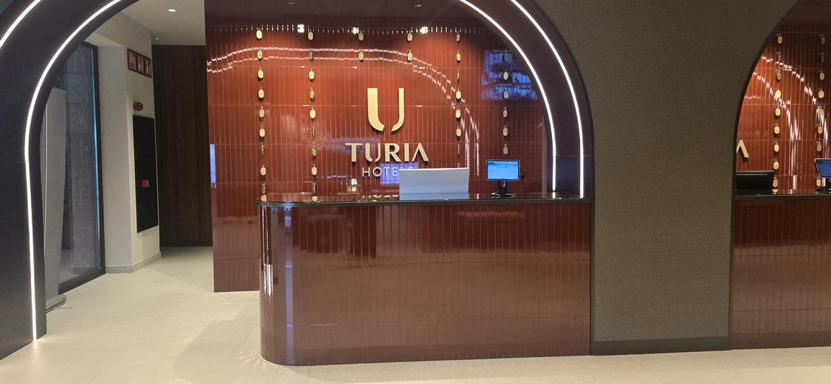 La recepción del hotel Turia.