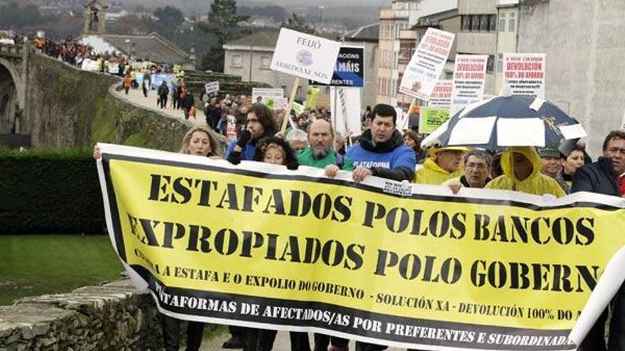 Afectados por preferentes y deuda subordinada marcharon hoy en Lugo.
