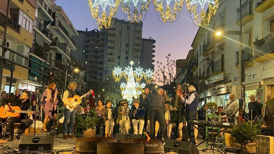 Más de medio millar de personas disfrutan en Marbella de la Zambomba Municipal organizada por el Ayuntamiento