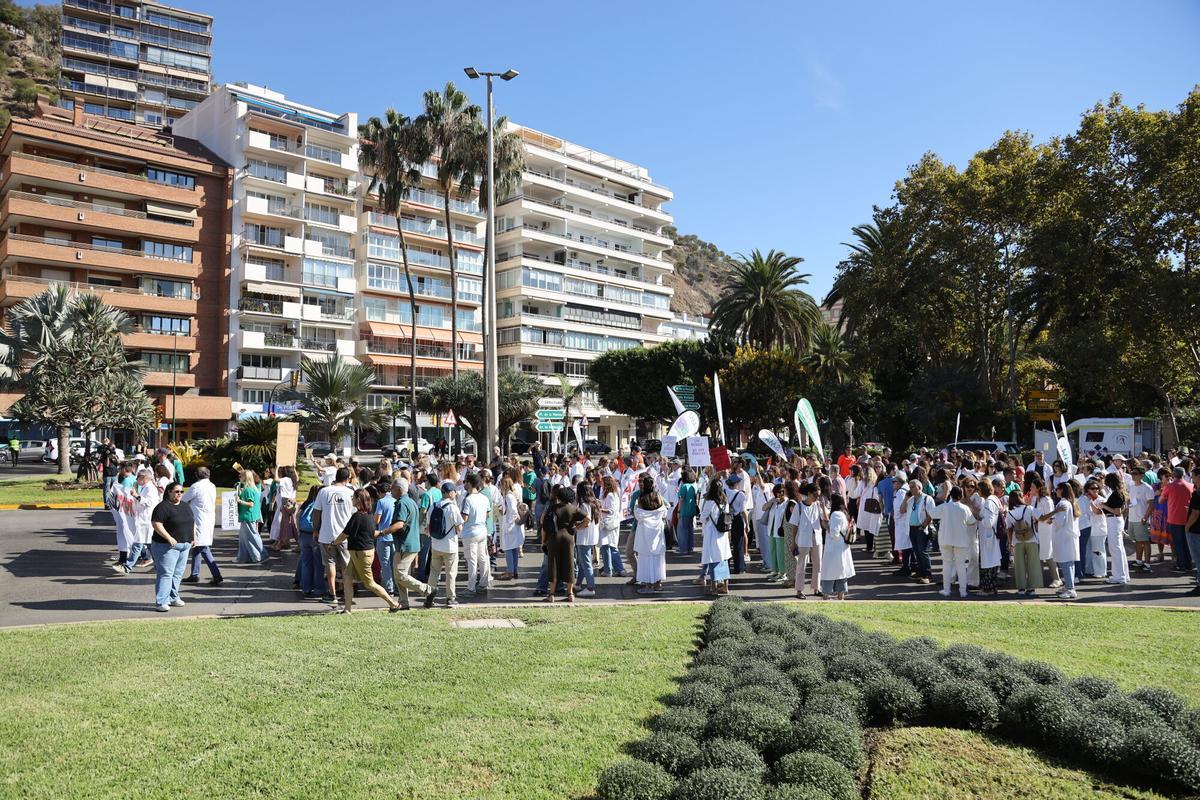 Un millar de médicos invaden en centro de Málaga en una nueva jornada de huelga