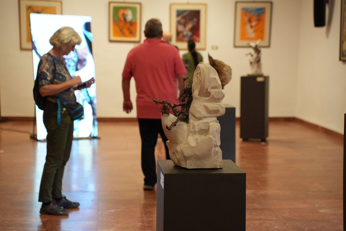 Un centenar de obras de Aurelio Teno salen a exhibición y venta en el Palacio de Congresos