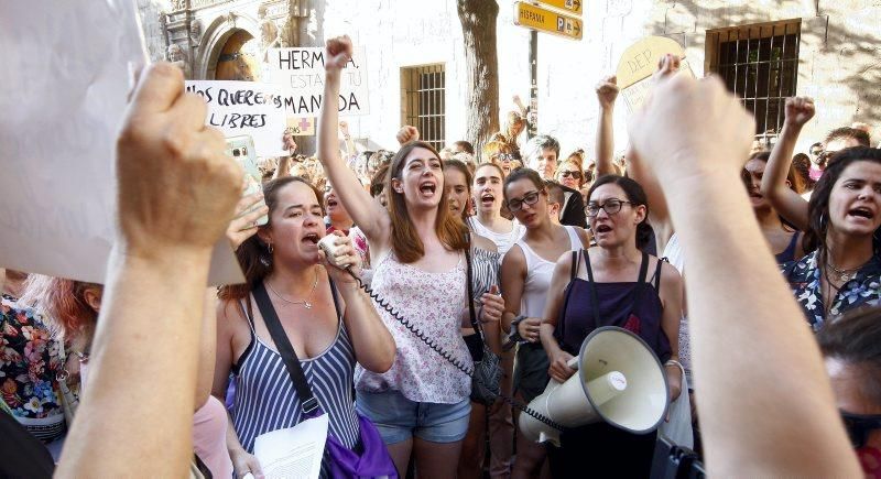 Manifestación contra la puesta en libertad de La Manada en Zaragoza