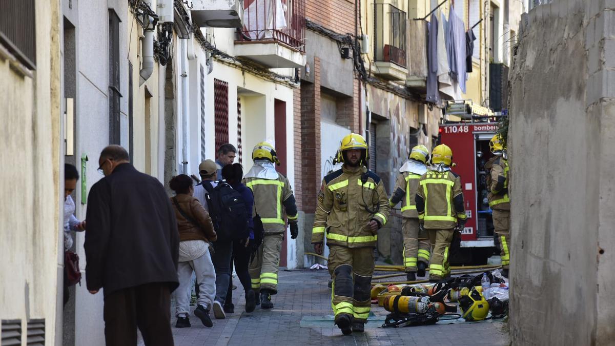 Incendi en un bloc de pisos del carrer Remei de Dalt