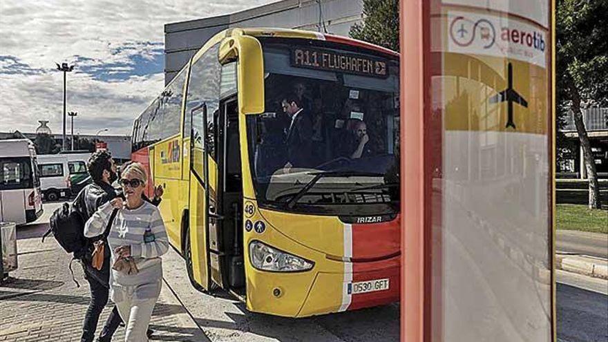 Die Aerotib-Busse verbinden den Flughafen von Mallorca mit Palma und beliebten Urlaubsorten.