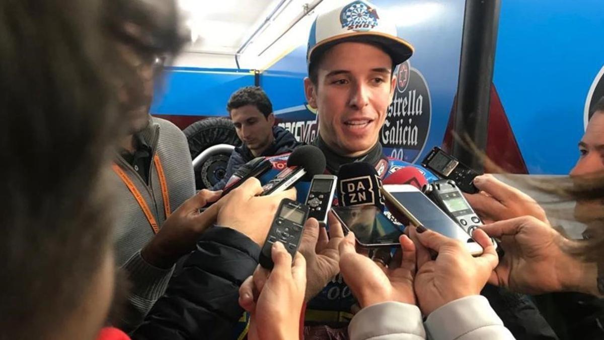 Àlex Márquez, campeón de Moto2, dice a los periodistas que para él es un orgullo que Honda piense en él para MotoGP.