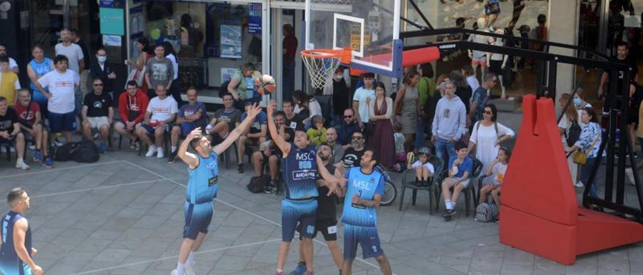 Un momento de la final de la Master Senior League disputada ayer en la plaza de Galicia.