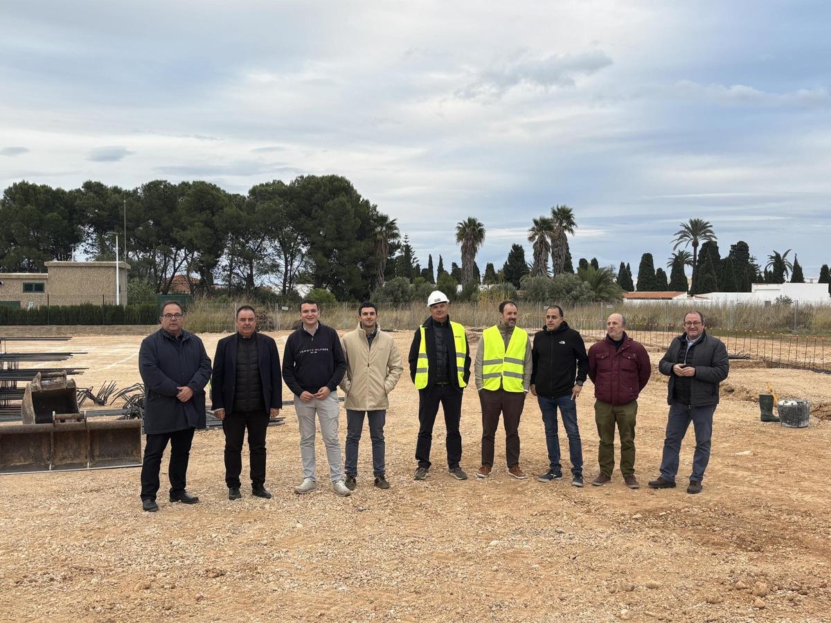 Foto de familia de la visita a las obras.