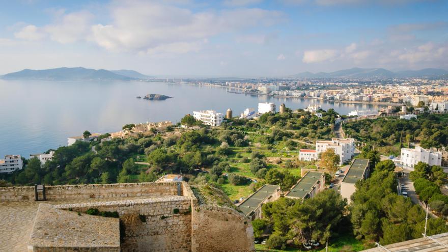 Eivissa ofrece la oportunidad de conocer verdaderos tesoros culturales, naturales y paisajísticos, reconocidos como Patrimonio de la Humanidad por la Unesco