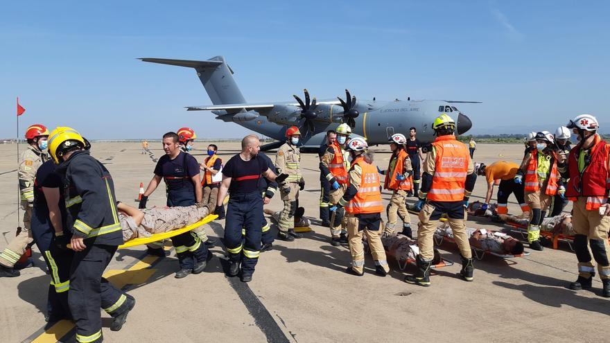 La base aérea de Zaragoza acoge un simulacro de accidente de avión militar