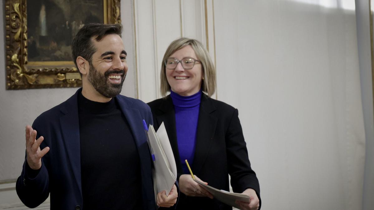 José Muñoz y María José Salvador, durante una junta de síndics.
