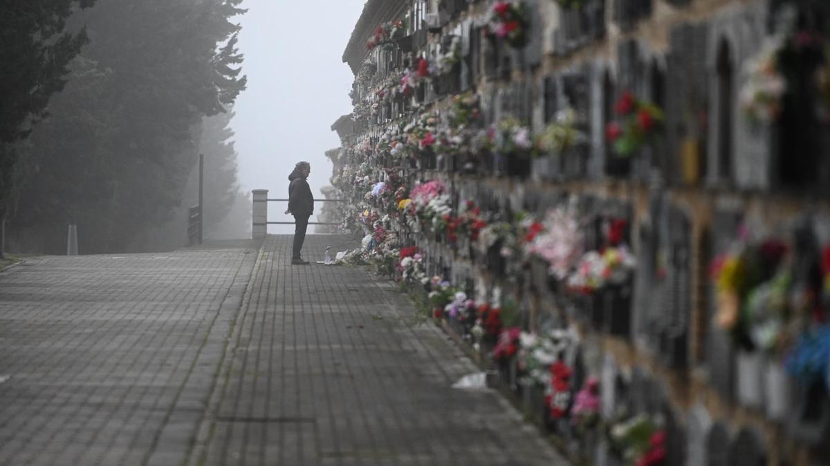 En imágenes | Así ha sido el Día de Todos los Santos en el cementerio de Torrero de Zaragoza