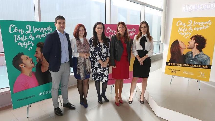 Ana Mata, Celia Bandera y Teresa Pardo, entre otros, durante la presentación del programa.