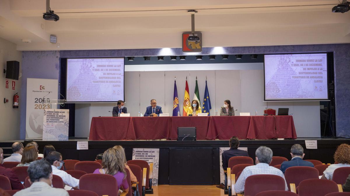 Un momento de la &#039;Jornada Ley de Impulso a la Sostenibilidad del Territorio de Andalucía&#039;.