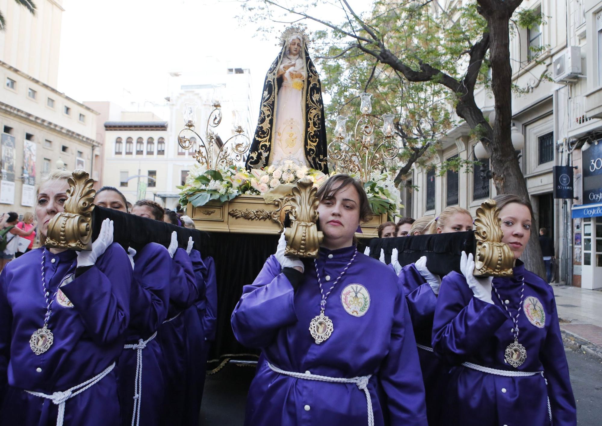 La Virgen, talla anónima, por las calles del centro de Alicante