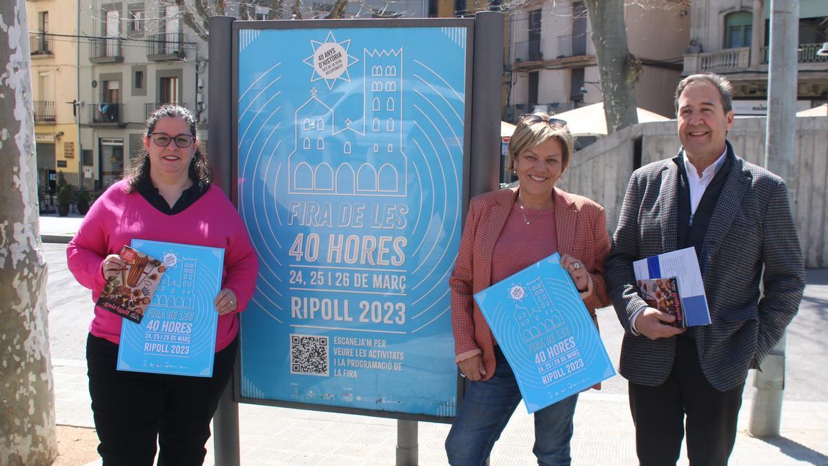 Els representants de Ripoll Comerç, Ajuntament de Ripoll i UIER que organitzen la Fira de les 40 hores