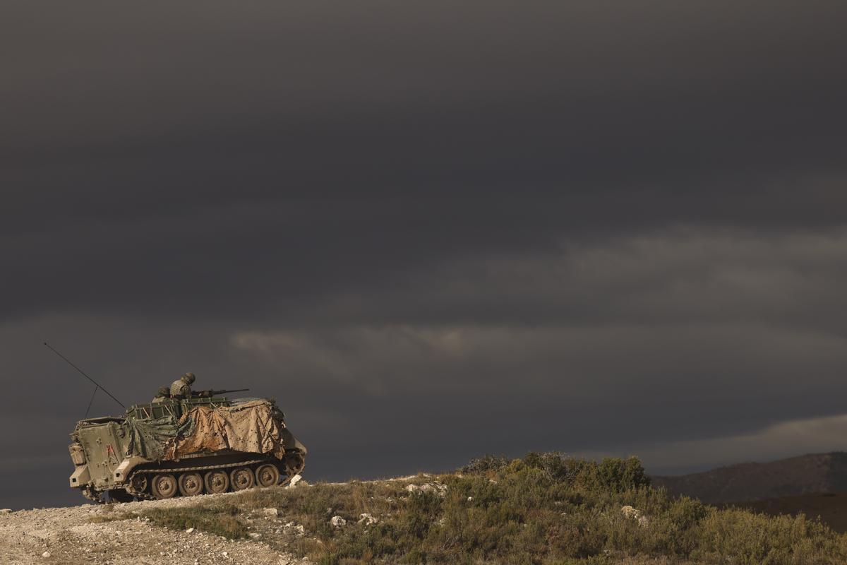 El Rey Felipe VI asiste a un ejercicio de evaluación de la operación ‘Enhanced Force Presence’