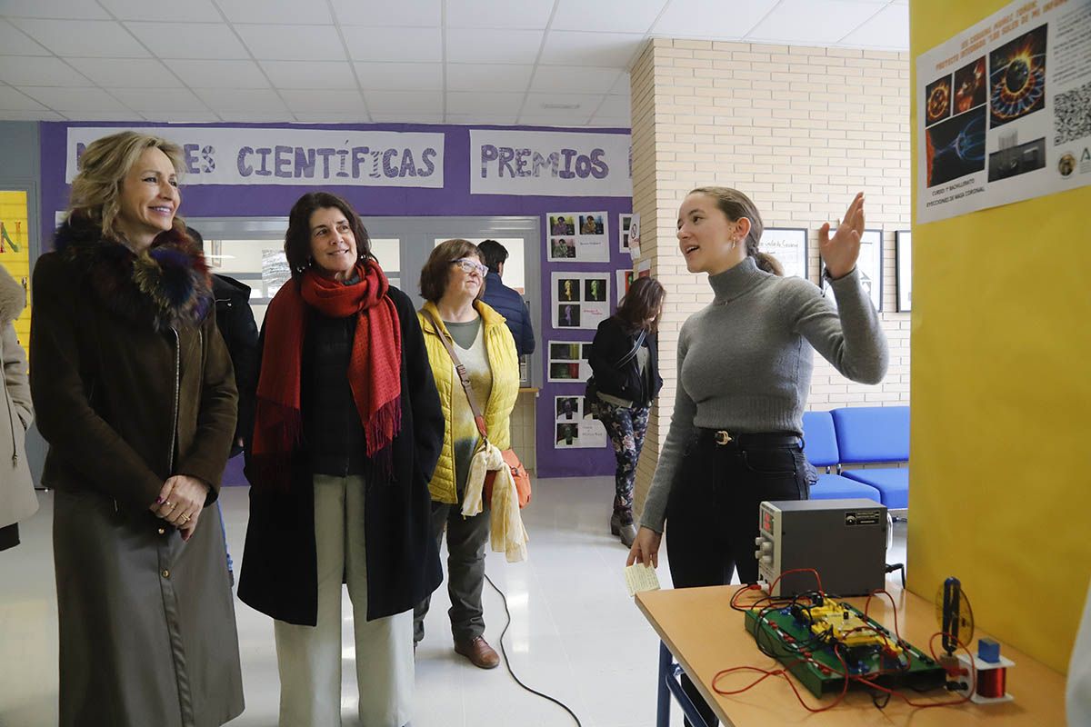La flamante Medalla de Andalucía Casiana Muñoz visita en Córdoba el IES que lleva su nombre
