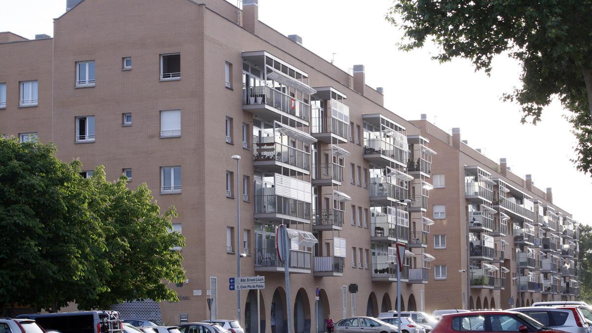 Un edifici de la Sareb al parc Migdia de Girona, en una imatge d’arxiu.