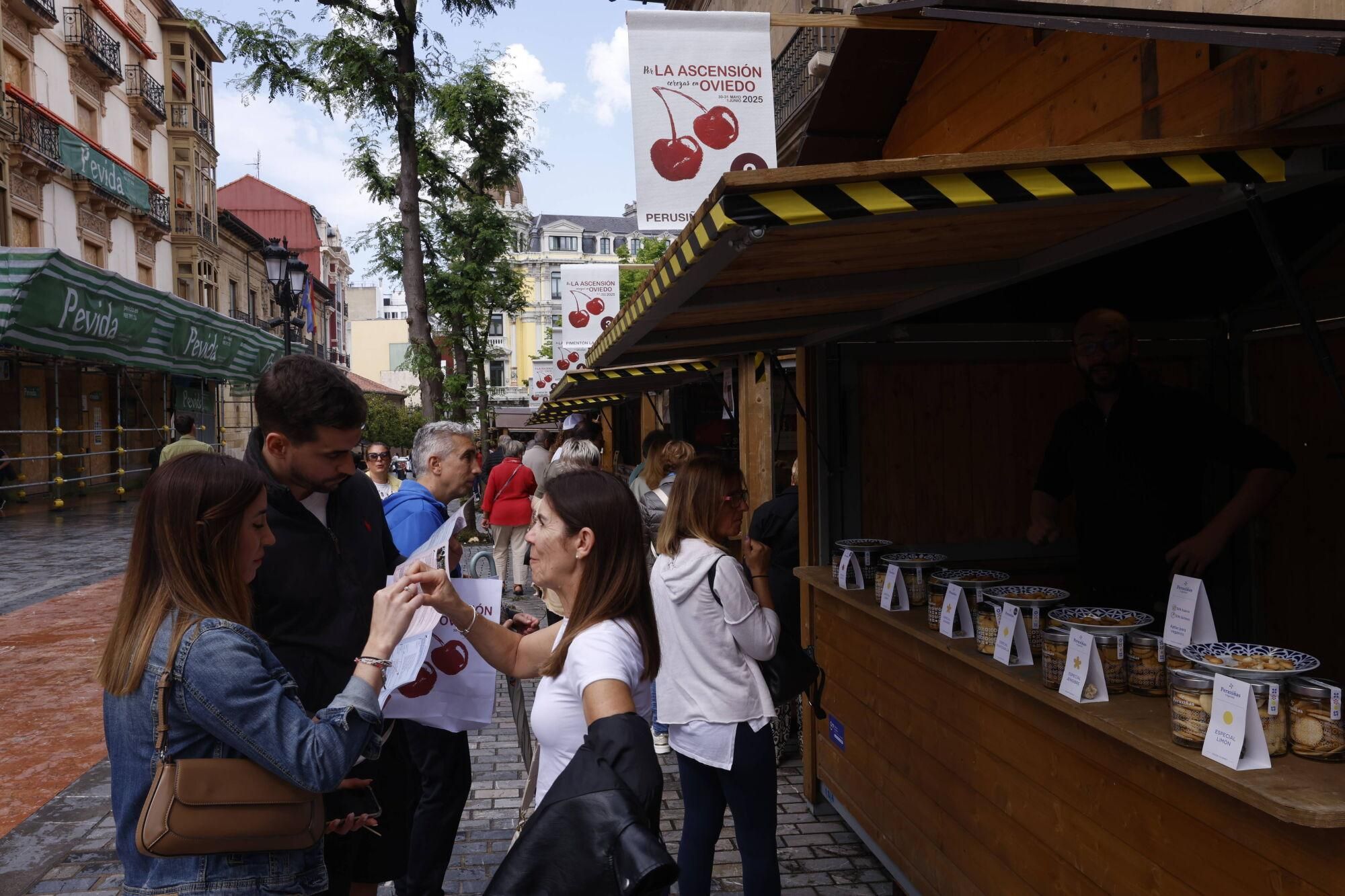 Apertura del mercadillo de la Ascensión y visita del alcalde