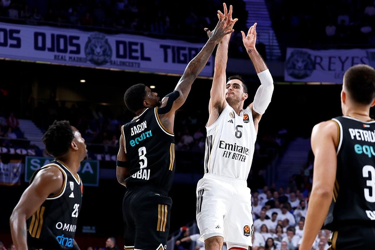 Abaldo, en un lanzamiento durante el encuentro ante el Dubai Basketball