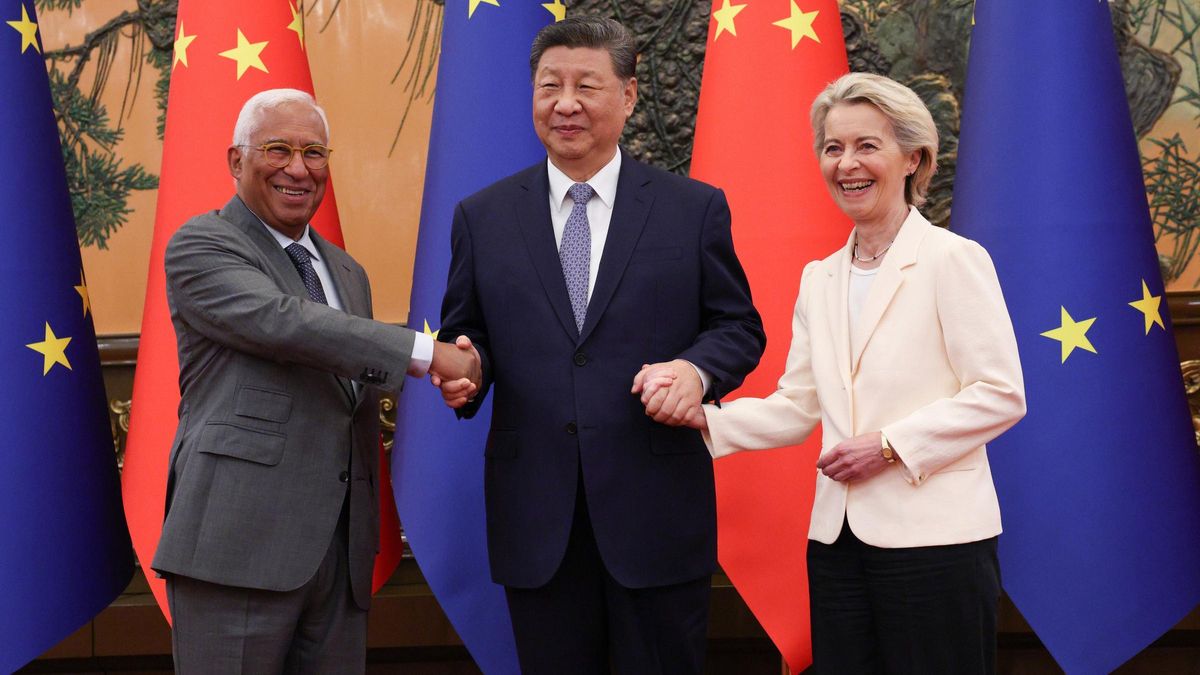 El presidente del Consejo Europeo, Antonio Costa, el presidente de China, Xi Jingping, y la presidenta de la Comisión Europea, Ursula von der Leyen.