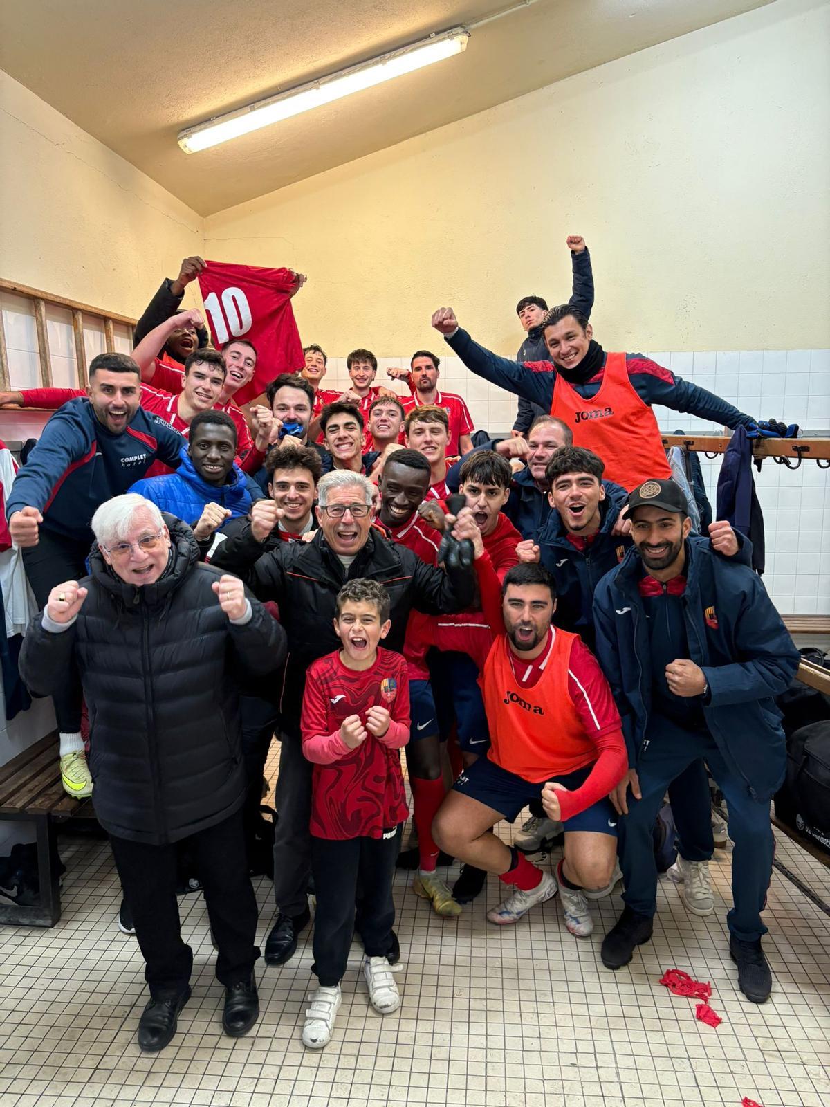 La celebració al vestidor del Can Gibert després del partit