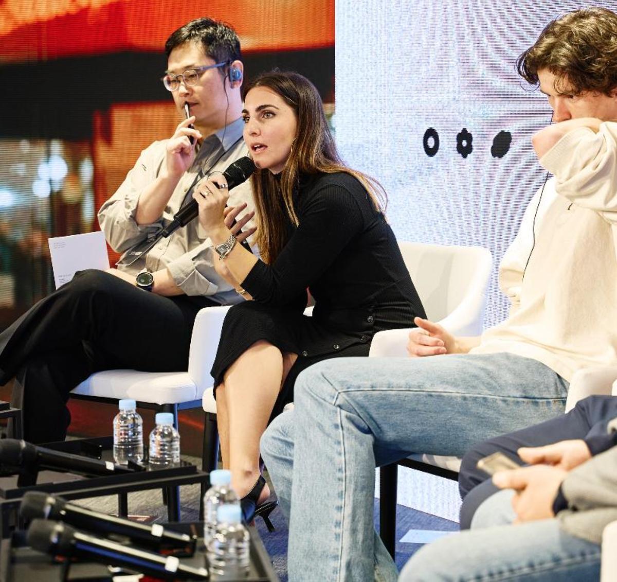 Paula Vivas, directora de marketing de Freepik para Estados Unidos desde su oficina en San Francisco, en la imagen participando en la edición 2025 del Arts Korea Lab Festival
