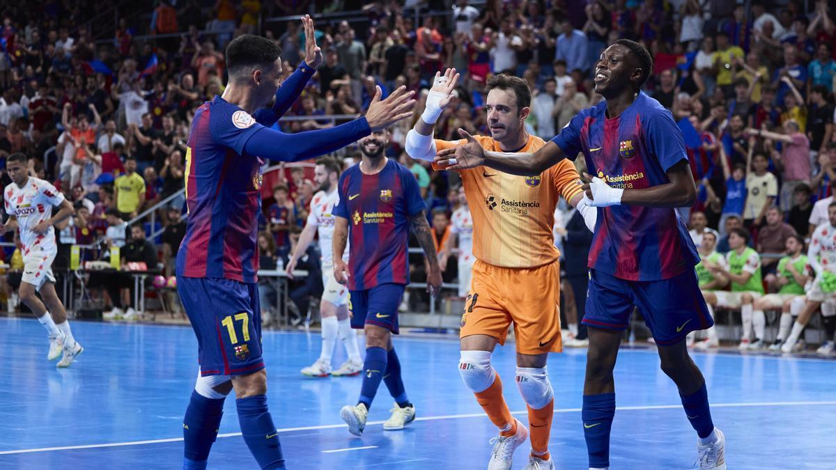 Los jugadores del Barça celebran un gol