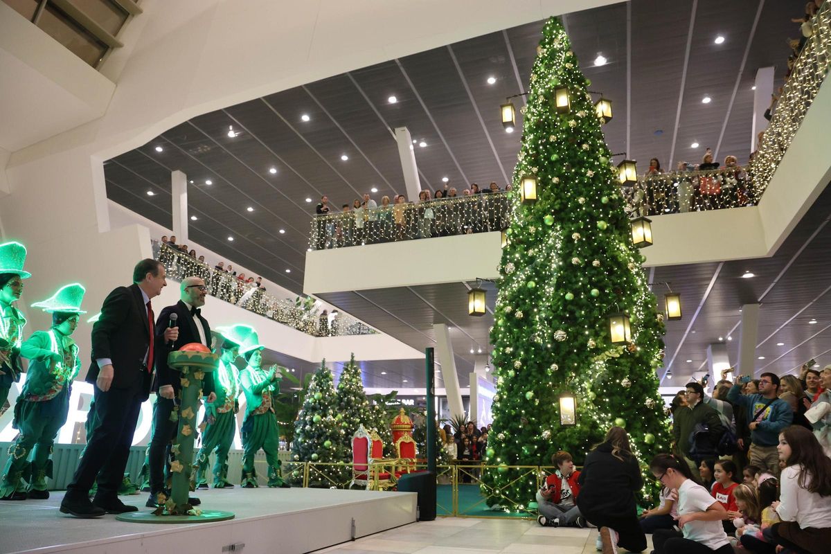 Encendido del alumbrado navideño en Vialia.