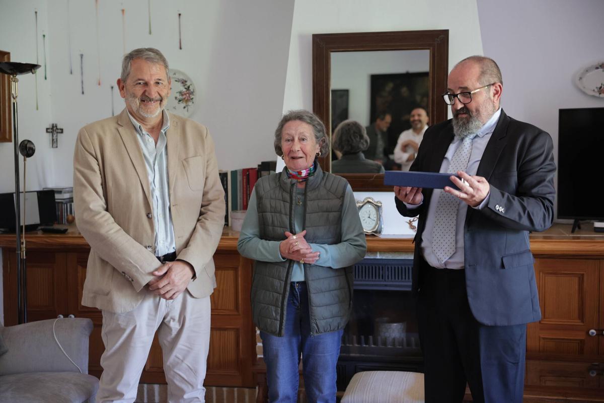 ACTUAL HOMENAJE AL CINEASTA ANTONIO VISTARINI EN VALLDEMOSSA. EL ALCALDE DE QUIJORNA VIENE A MALLORCA PARA ENTREGAR UNA PLACA CONMEMORATIVA A LA HIJA DEL DIRECTOR.