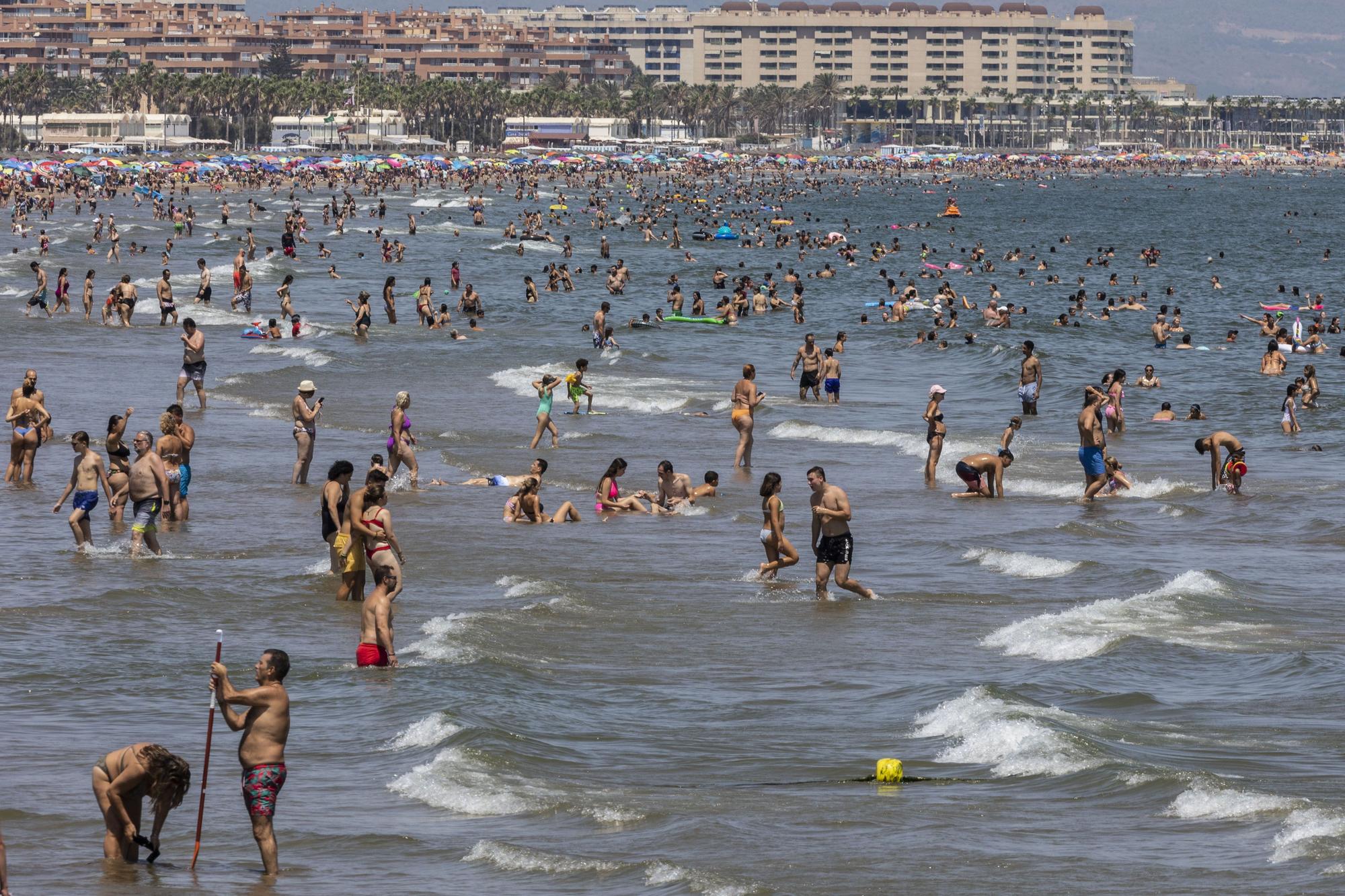 Playas hasta la bandera en pleno agosto