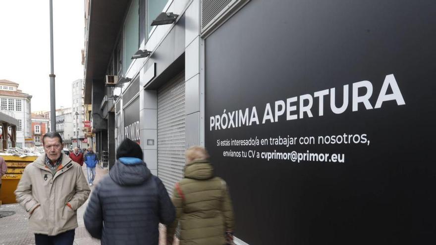 Nueva apertura en Avilés: una conocida cadena inicia las obras para su desembarco en la ciudad en un local que estuvo ocupado por Inditex