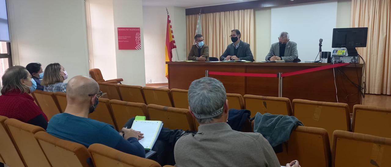 Reunión en Alicante de Educación con los colegios afectados por el fibrocemento
