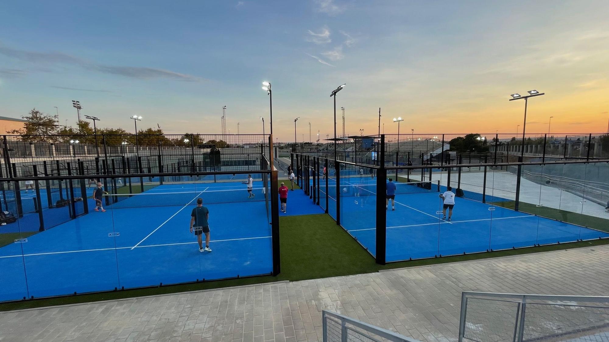 Reapertura de las pistas deportivas de pádel y frontenis en la Ciudad Deportiva de Torrevieja