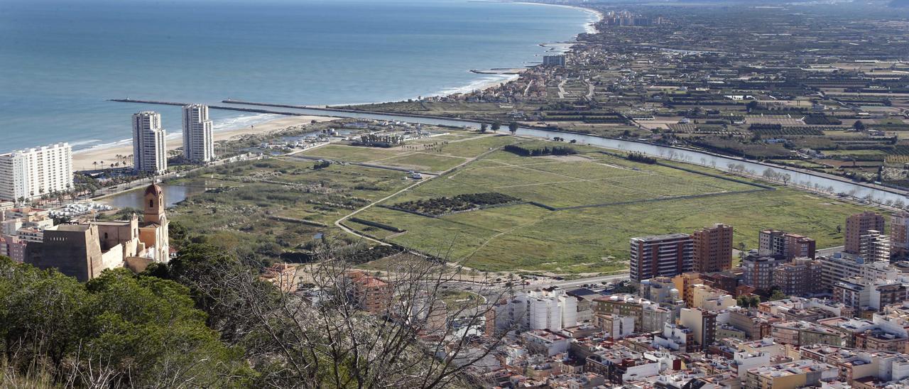 Vista aérea de los terrenos del PAI de la Bega, conocidos como el Manhattan de Cullera, afectados en parte por el Pativel.