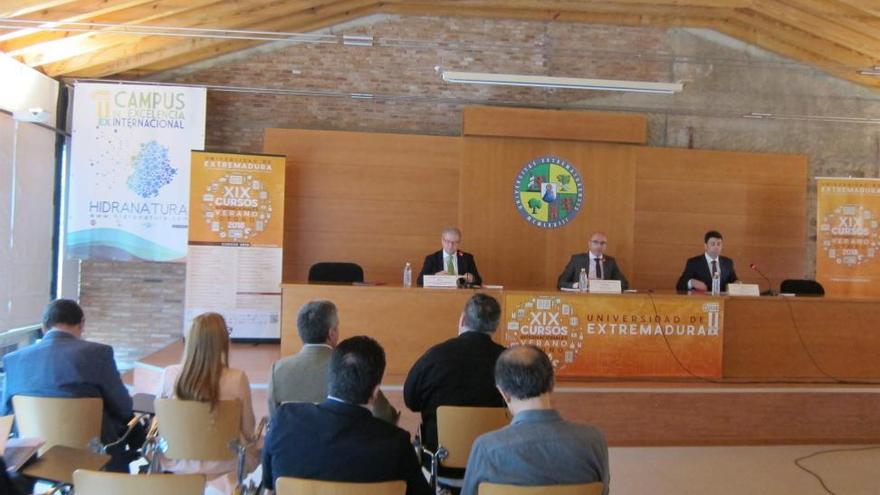 La Universidad de Extremadura oferta una treintena de cursos de verano-otoño