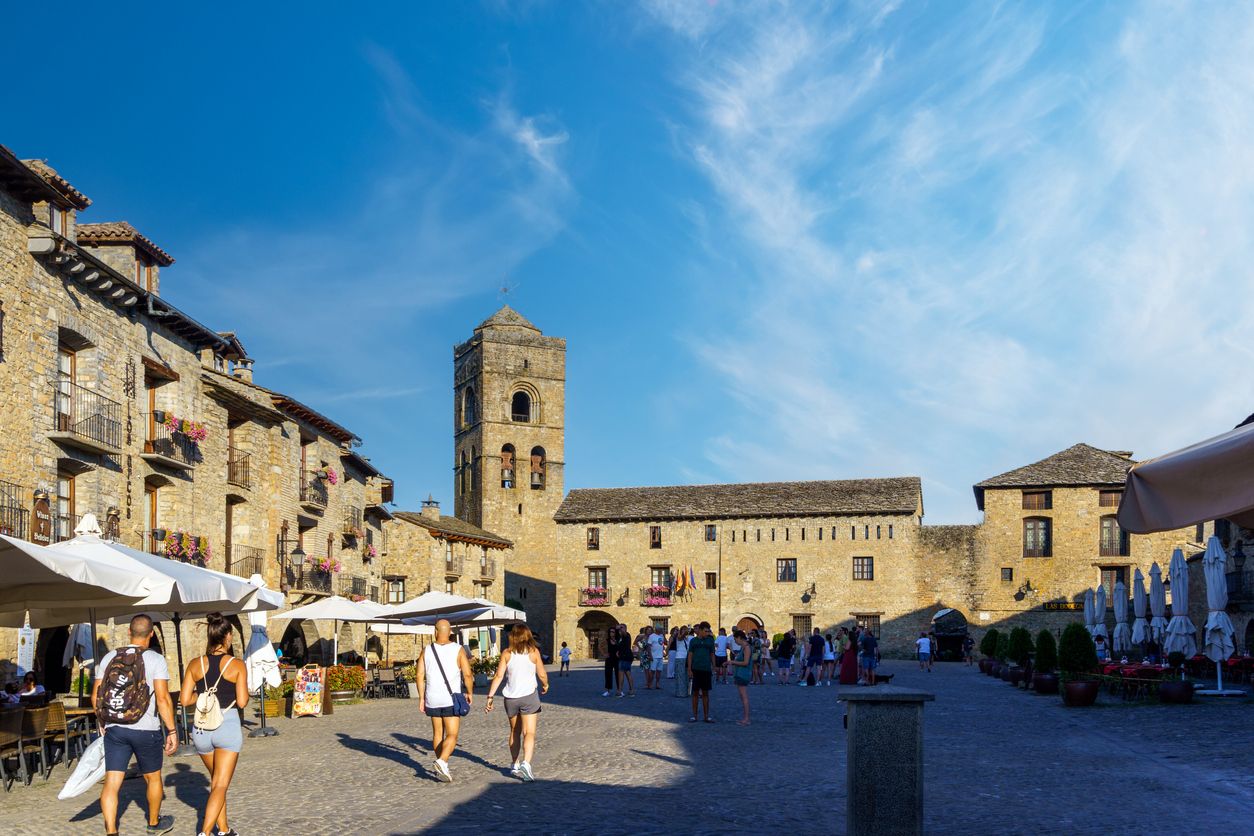 Aínsa, pueblo pirenaico de la provincia de Huesca, Sobrarbe y la Comunidad Autónoma de Aragón, España.