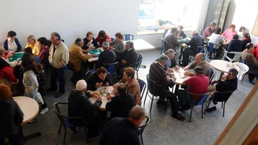 La cafetería del Centro Social do Mar estaba ayer llena.