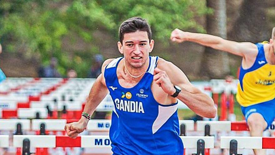 Llopis triunfa en una carrera disputada en Gandia. | JAVIER CLOQUELL