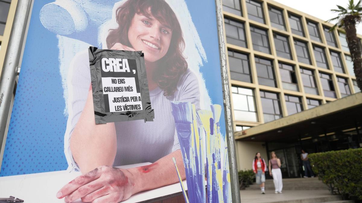 Cartel contra CREA, grupo de investigación que Ramón Flecha fundó en 1991.