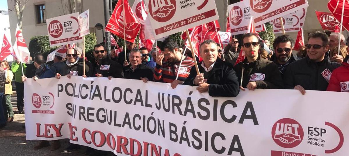Un momento de la concentración en la puerta de San Esteban.