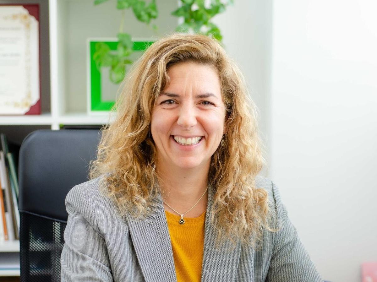 La investigadora Guillermina López Bendito en su despacho del Instituto de Neurociencias