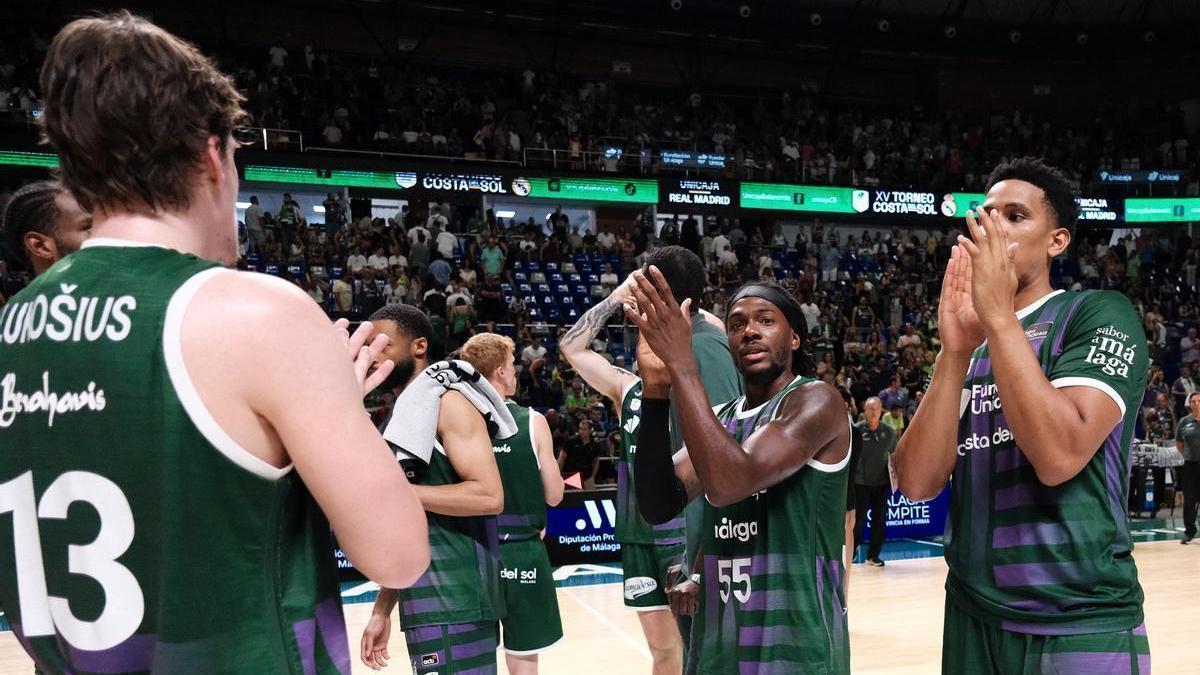 El Unicaja volvió al Martín Carpena junto a su afición 112 días después
