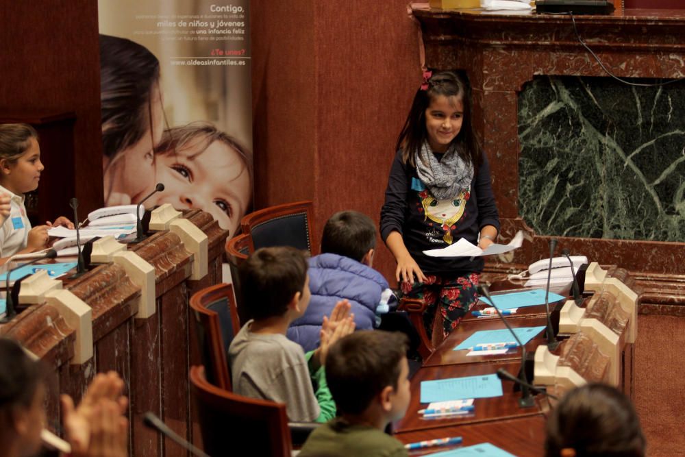 Pleno infantil en la Asamblea Regional