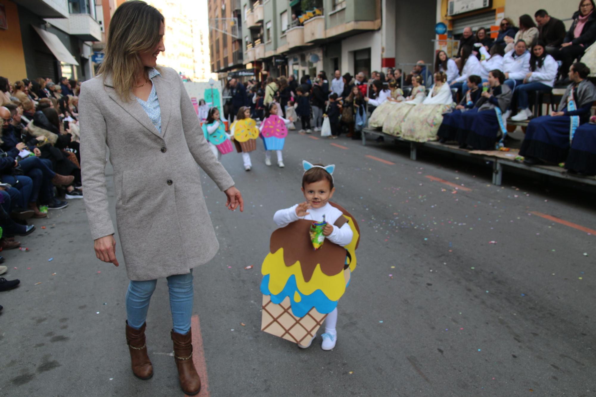 Búscate en las fotos del premio al Barri València en la cabalgata del Ninot infantil de Burriana